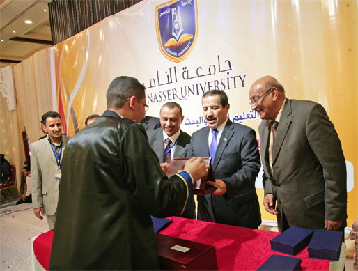 دراسات عليا للطلاب الأوائل: وزير التعليم العالي يقدم ثلاثة مقاعد مجانية | جامعة الناصر