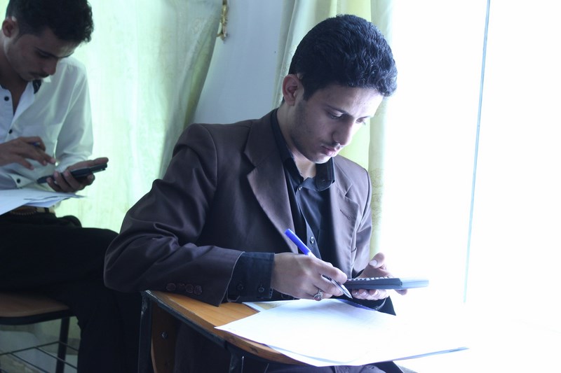 طلاب جامعة الناصر يبدؤون امتحانات الفصل الدراسي الأخير.