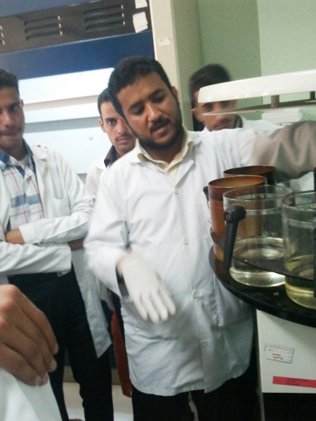 طلاب المختبرات بجامعة الناصر يزورون مختبرات مستشفى جامعة العلوم والتكنلوجيا