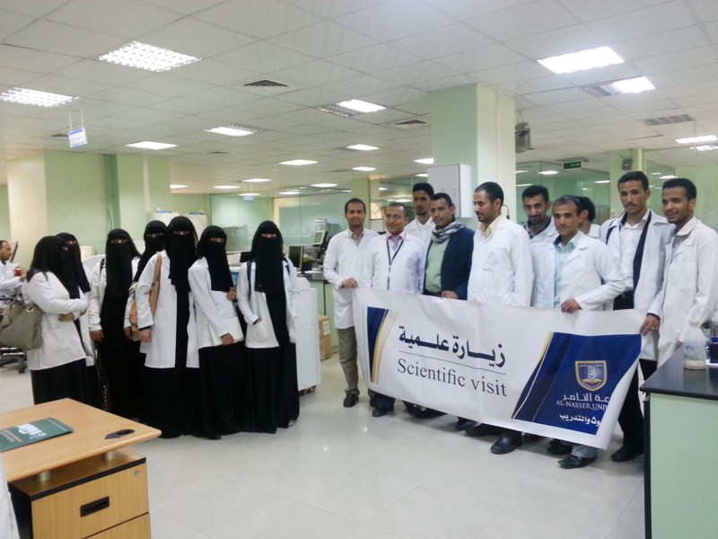 طلاب المختبرات بجامعة الناصر يزورون مختبرات مستشفى جامعة العلوم والتكنلوجيا