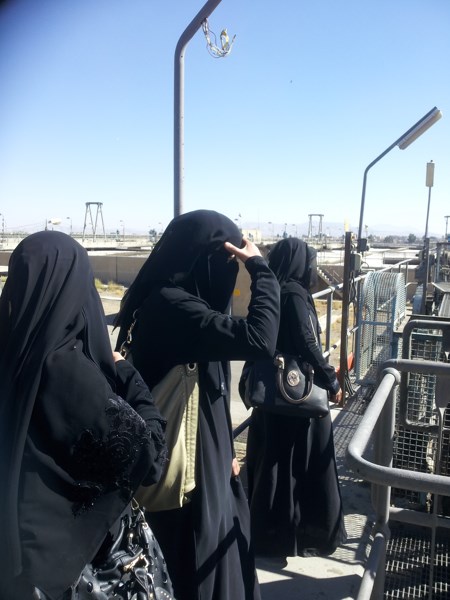 طلاب صحة المجتمع في الجامعة يزورون محطة مياه معالجة الصرف الصحي