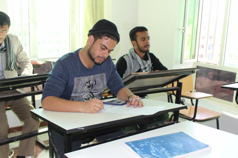 رئيس الجامعة يتفقد سير امتحانات الفصل الأول للعام الدراسي 2015/ 2016