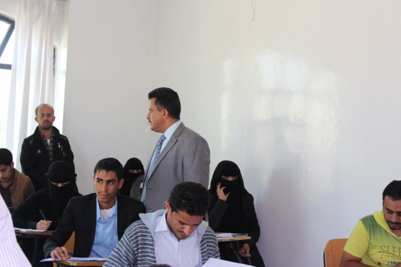 رئيس الجامعة يزور كلية العلوم الطبية
