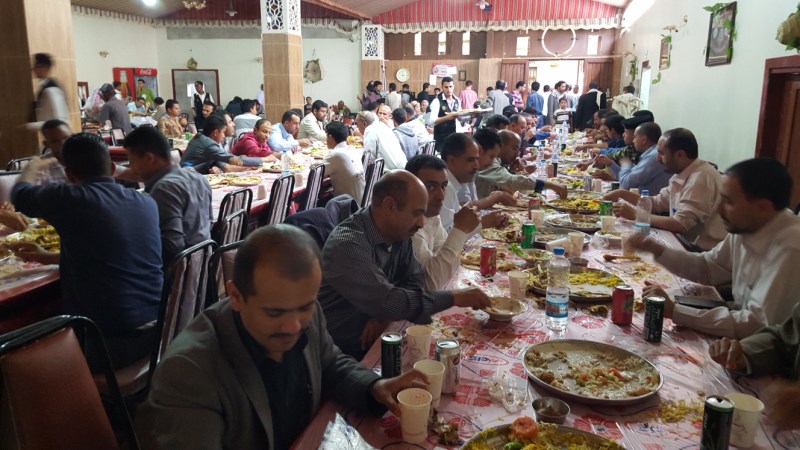 جامعة الناصر تقيم مأدبة غداء لموظفيها