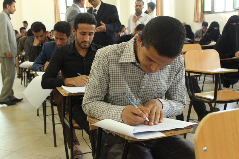 رئيس الجامعة يتفقد سير امتحانات الفصل الثاني للعام الدراسي 2015/ 2016