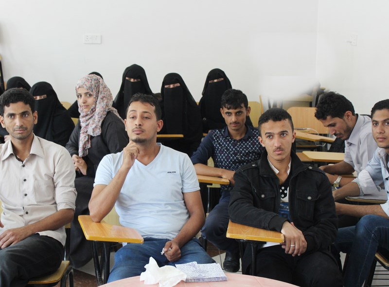 كلية العلوم الانسانية بجامعة الناصر تختتم دورة تدريبية لطلاب اللغة الانجليزية