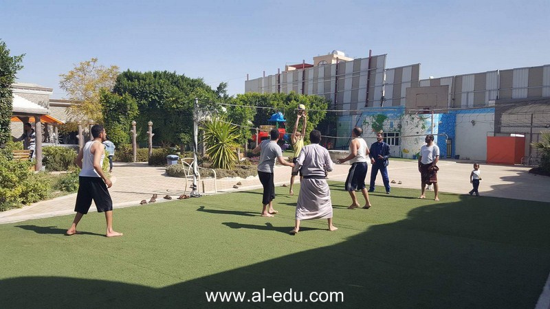 جامعة الناصر تنظم رحلة ترفيهية لموظفيها برفقة عائلاتهم