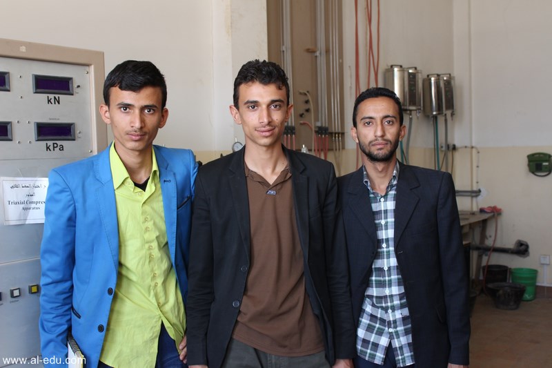 رئيس قسم الهندسة المدنية يتابع تدريب الطلبة في المركز الهندسي الاستشاري بجامعة صنعاء