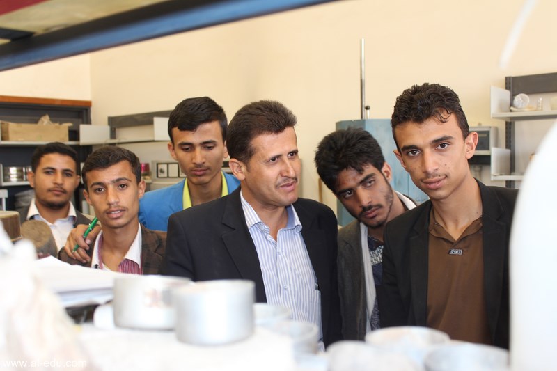 رئيس قسم الهندسة المدنية يتابع تدريب الطلبة في المركز الهندسي الاستشاري بجامعة صنعاء