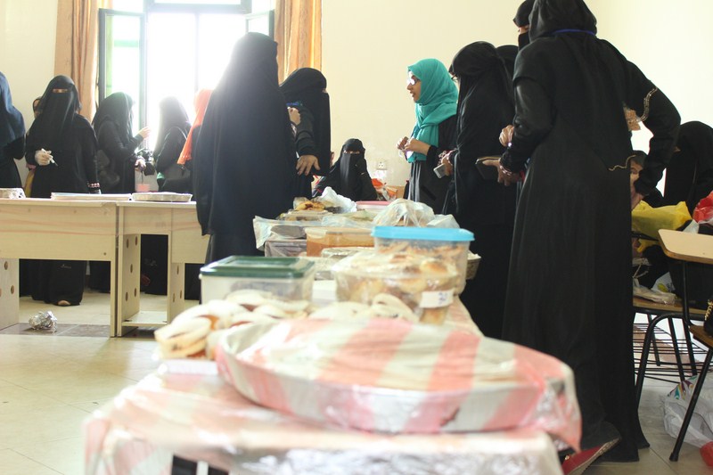 طلاب المختبرات ينظمون يوما مفتوحا لدعم الاسر المحتاجة