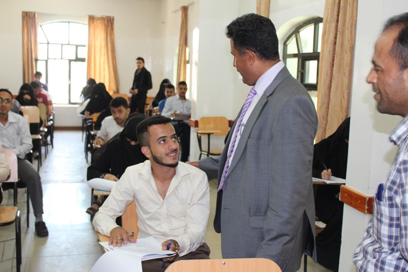 رئيس جامعة الناصر يتابع سير الامتحانات النهائية بكلية العلوم الطبية