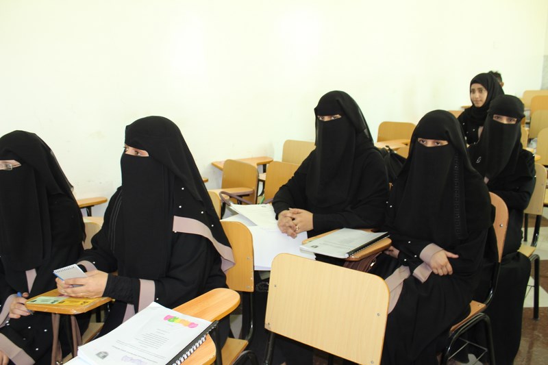 مناقشة ابحاث التخرج لقسم اللغة الإنجليزية بكلية العلوم الإنسانية