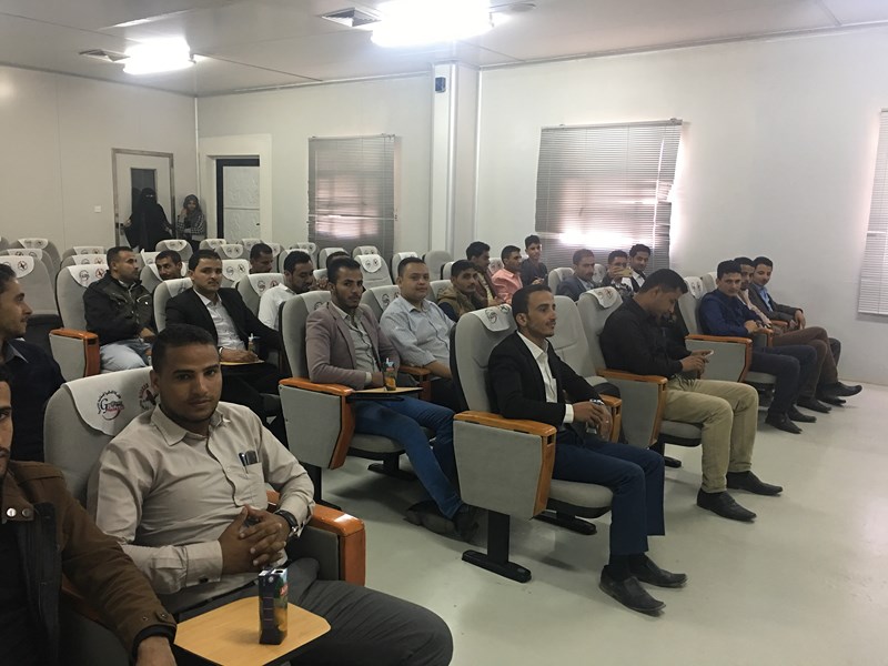 عدداً من الزيارات العلمية لطلاب قسم الصيدلة بجامعة الناصر