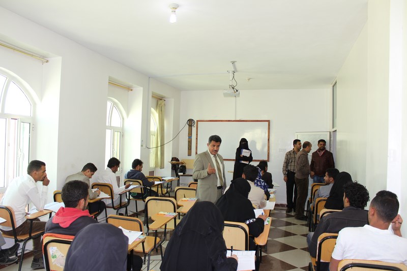 رئيس جامعة الناصر يتفقد امتحانات الفصل الاول للعام الدراسي٢٠١٧-٢٠١٨م