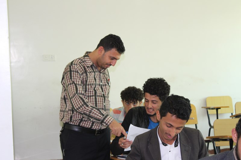 رئيس جامعة الناصر يتفقد امتحانات الفصل الاول للعام الدراسي٢٠١٧-٢٠١٨م