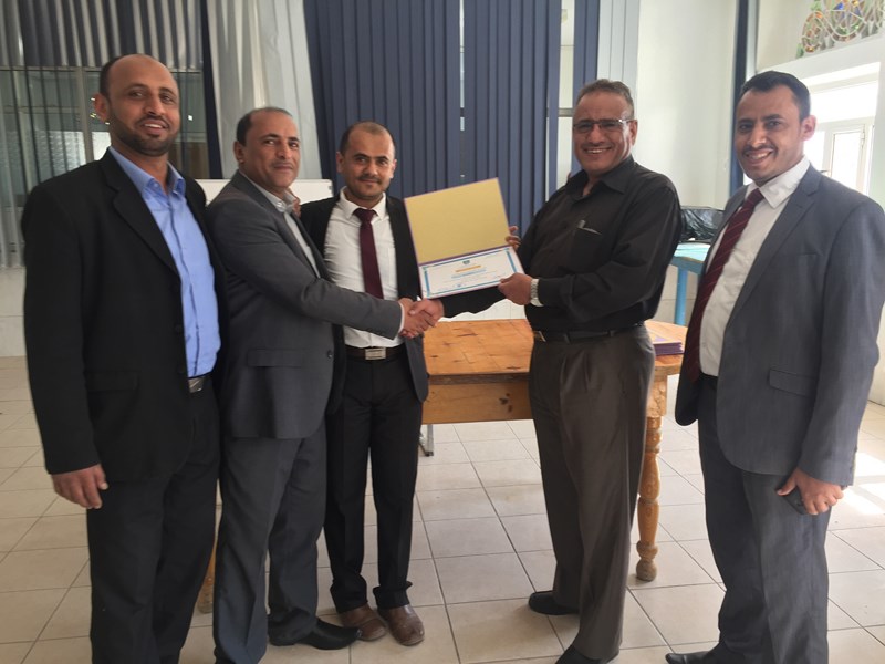 جامعة الناصر تكرم عددا من المؤسسات والمرافق الصحية تقديرا للدور الذي تؤديه هذه الجهات في التدريب العملي لطلبة قسم المختبرات