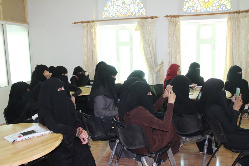 قسم اللغة الإنجليزية بجامعة الناصر يختتم دورة تدريبية في المهارات اللغوية
