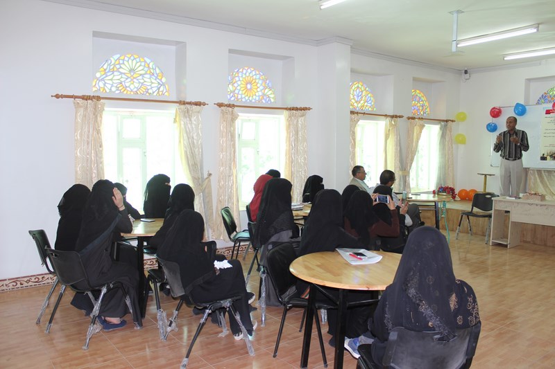 قسم اللغة الإنجليزية بجامعة الناصر يختتم دورة تدريبية في المهارات اللغوية