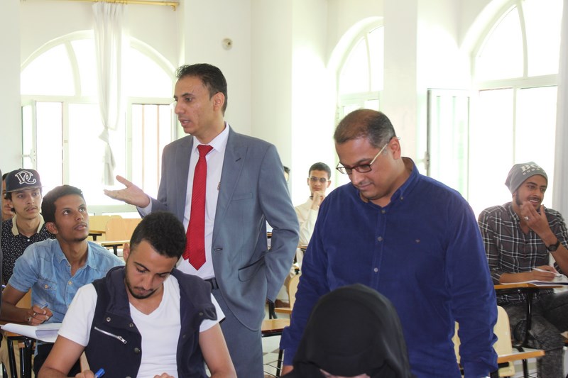 متابعة الامتحانات النهائية لقسم تقنية المعلومات