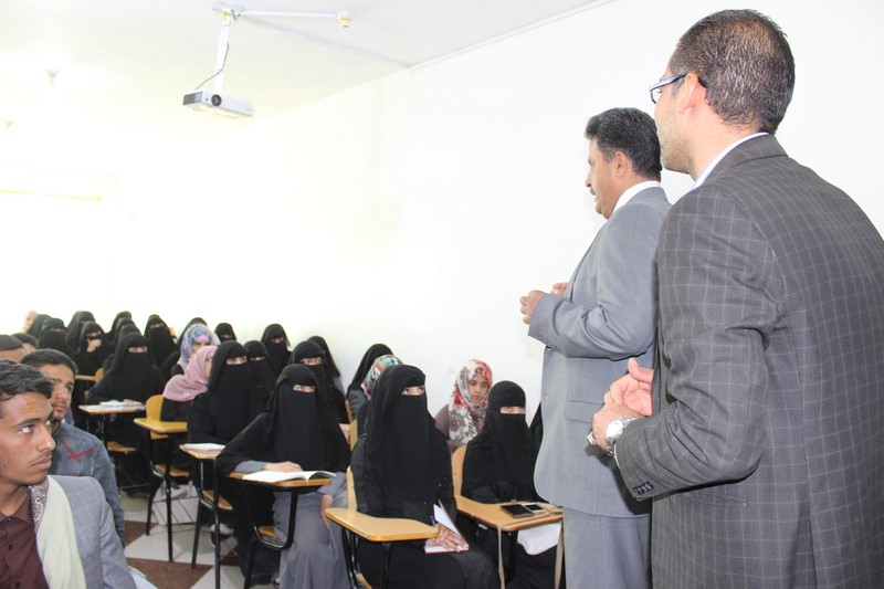رئيس جامعة الناصر يزور الطلبة المستجدين بكلية العلوم الإدارية والمالية