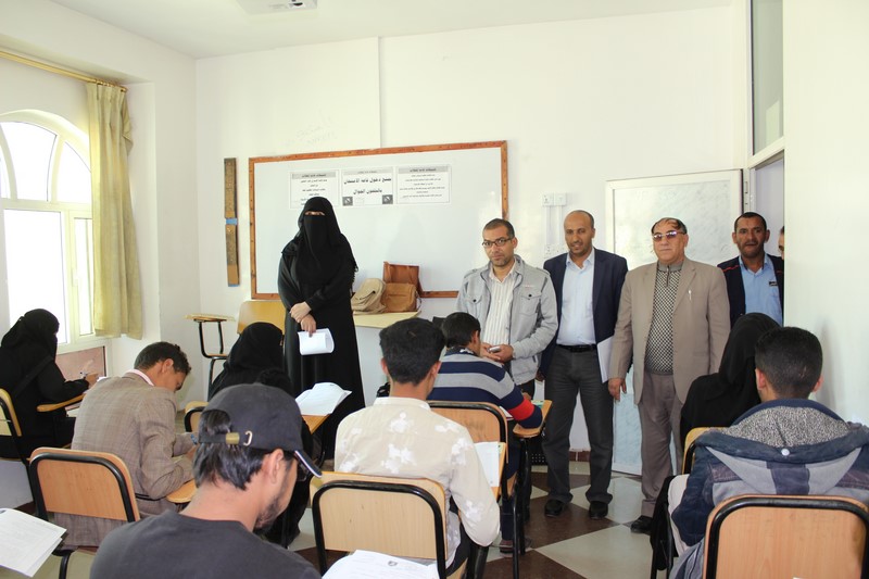 رئيس جامعة الناصر يتابع سير امتحانات الفصل الأول بكلية العلوم الإدارية