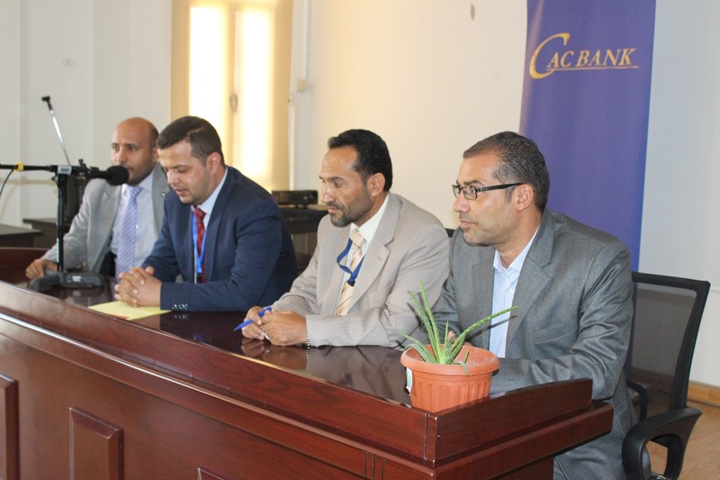 طلاب نظم المعلومات الإدارية يختتمون برنامجاً تدريبياً في بنك كاك بنك]
