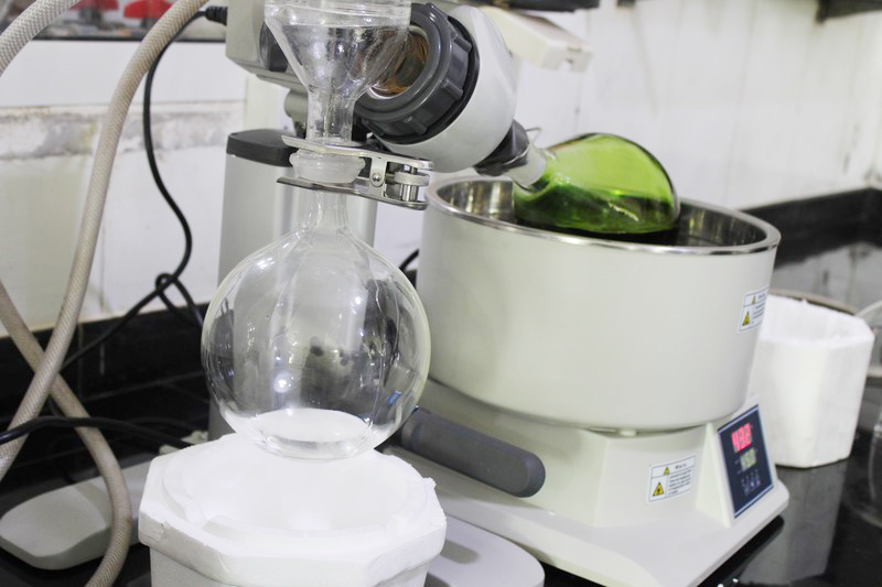 تزويد قسم الصيدلة بجامعة الناصر بجهاز المبخر الدوار Rotary Evaporator