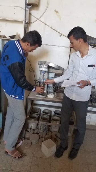 طلاب الهندسة المدنية بجامعة الناصر ينفذون تدريباً ميدانياً بمؤسسة الطرق والجسور]