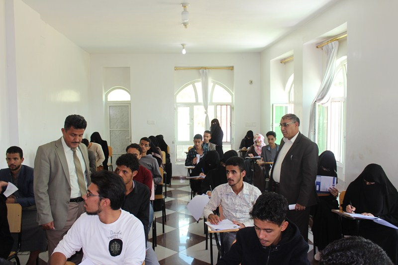 رئيس جامعة الناصر يتابع سير امتحانات كليتي العلوم الإدارية والإنسانية للعام الدراسي 2018-2019 