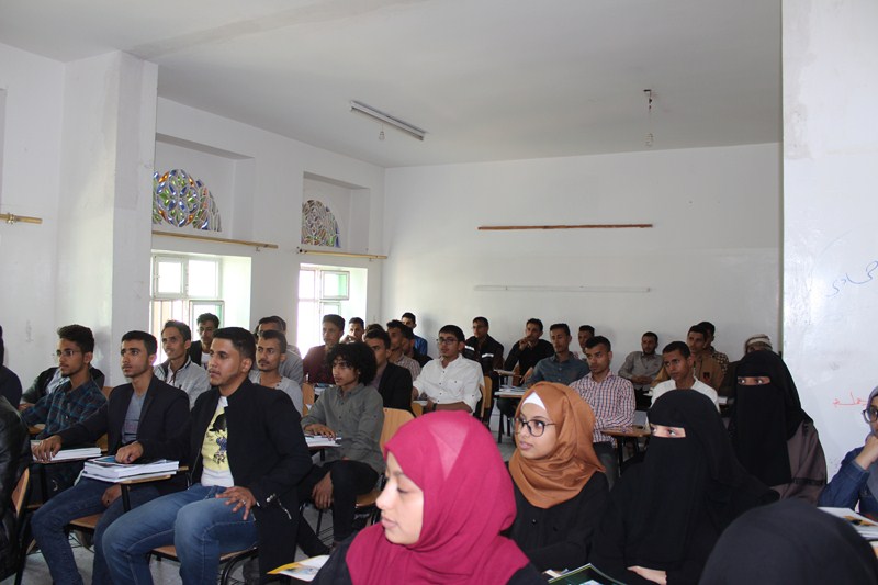 رئيس جامعة الناصر يتفقد سير أعمال الفصل الأول لطلبة تقنية المعلومات وآبتك