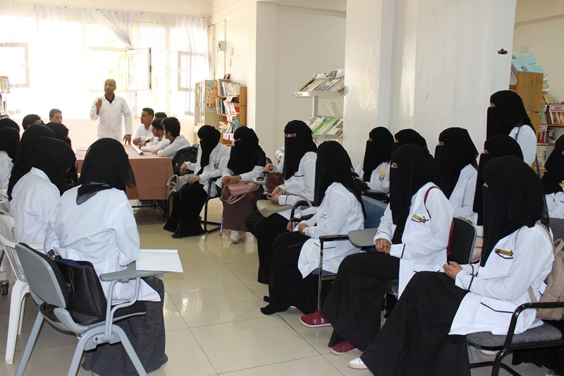 جامعة الناصر تنظم زيارة ميدانية لطلاب المختبرات إلى مركز مختبرات الصحة العامة