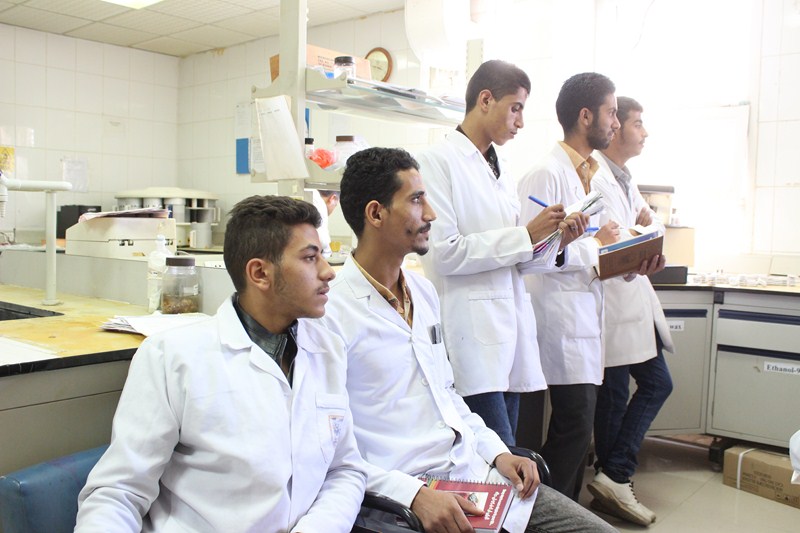 جامعة الناصر تنظم زيارة ميدانية لطلاب المختبرات إلى مركز مختبرات الصحة العامة