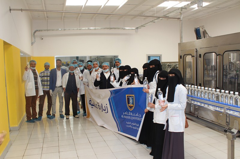 جامعة الناصر تنظم زيارة علمية لطلاب صحة المجتمع إلى مصنع مياه سام