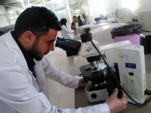 طلاب المختبرات الطبية بجامعة الناصر يختتمون خطة التدريب الميداني بنجاح
