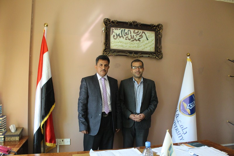 رئاسة جامعة الناصر تكرم الدكتور محمد الكهالي عميد كلية العلوم الإدارية السابق