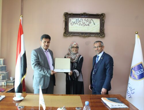 رئاسة جامعة الناصر تكرم رئيس قسم الصيدلة السابق الدكتور ياسر المذحجي