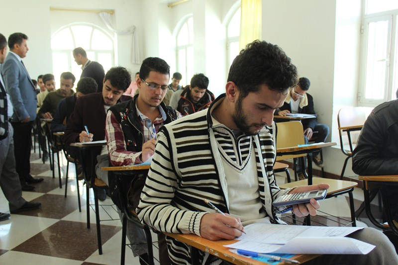 رئيس جامعة الناصر يتفقد سير امتحانات الفصل الأول بكلية العلوم الطبية