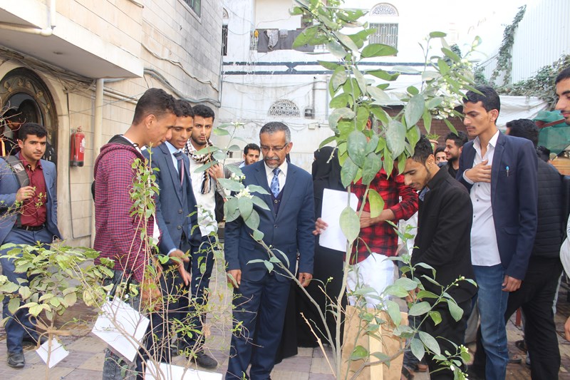 قسم الصيدلة بجامعة الناصر يقيم معرضاً متميراً للنباتات الطبية