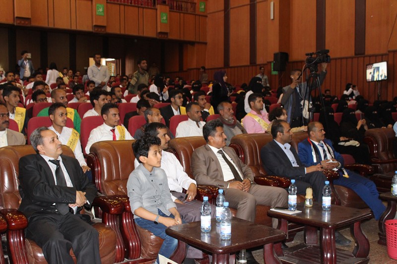 جامعة الناصر تقيم حفل استقبال المستجدين وتكريم أوائل كلية العلوم الطبية
