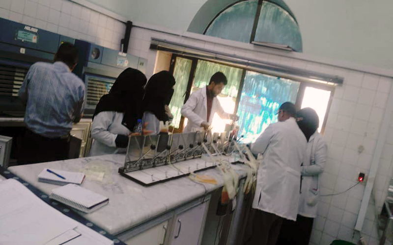قسم المختبرات بجامعة الناصر يختتم الدورة الأولى من التدريب الميداني للفصل الأول
