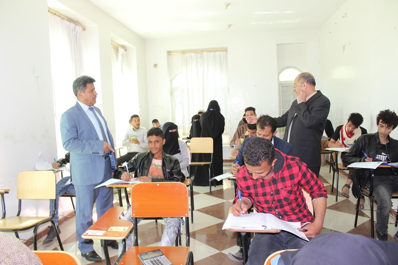 رئيس جامعة الناصر يتابع سير امتحانات الفصل الأول بكلية العلوم الإدارية والمالية