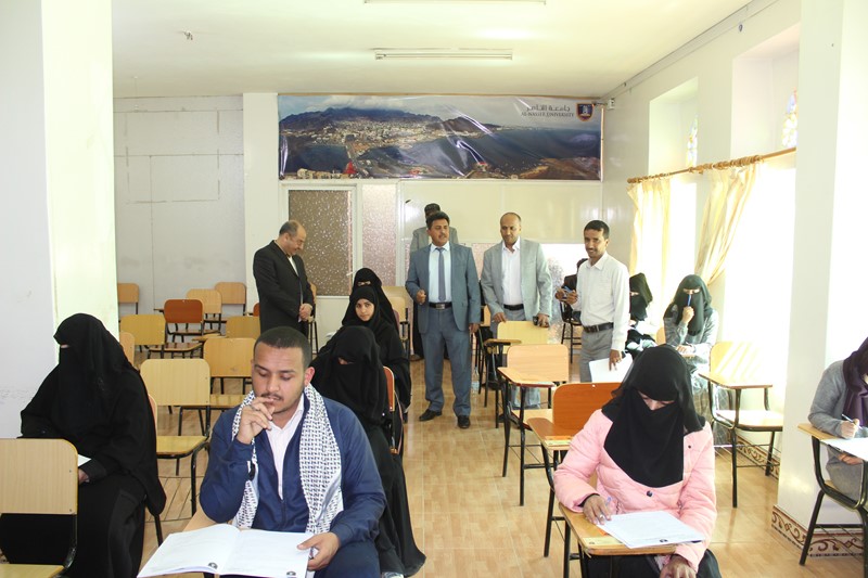 رئيس جامعة الناصر يتابع سير امتحانات الفصل الأول بكلية العلوم الإدارية والمالية