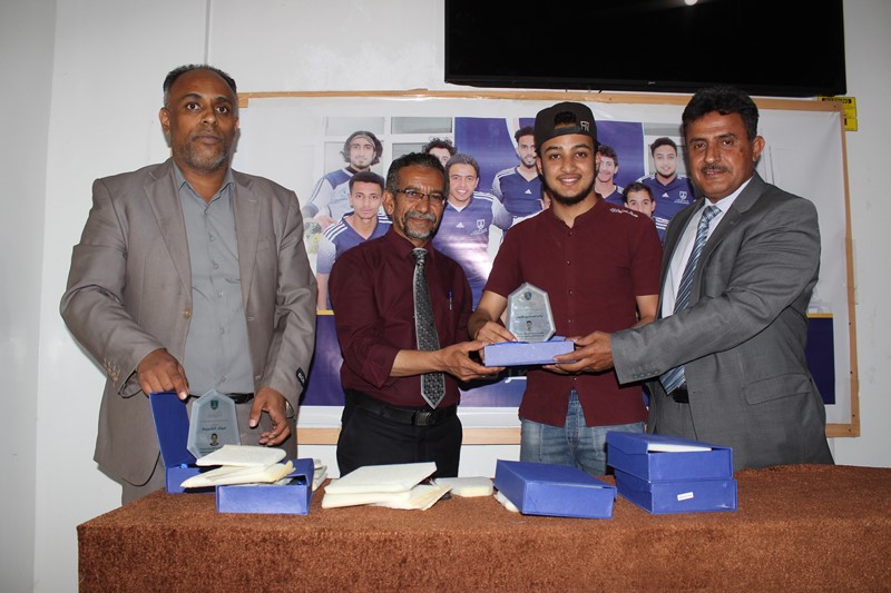 رئيس جامعة الناصر يكرم منتخب كرة القدم