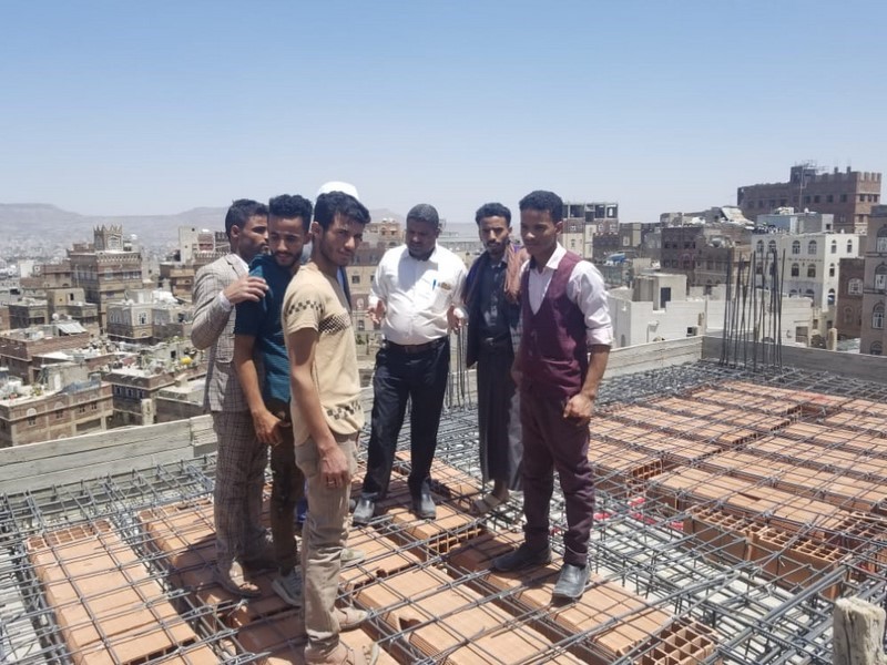 طلاب الهندسة المعمارية بجامعة الناصر ينفذون زيارة ميدانية لمنشأة سكنية