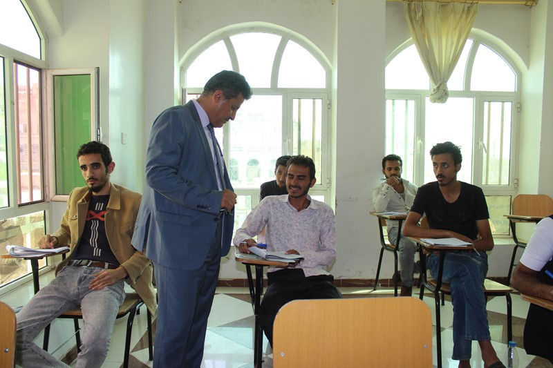 رئيس جامعة الناصر يتابع سير امتحانات نهاية الفصل الثاني للعام 2020-2021م لكلية العلوم الطبية