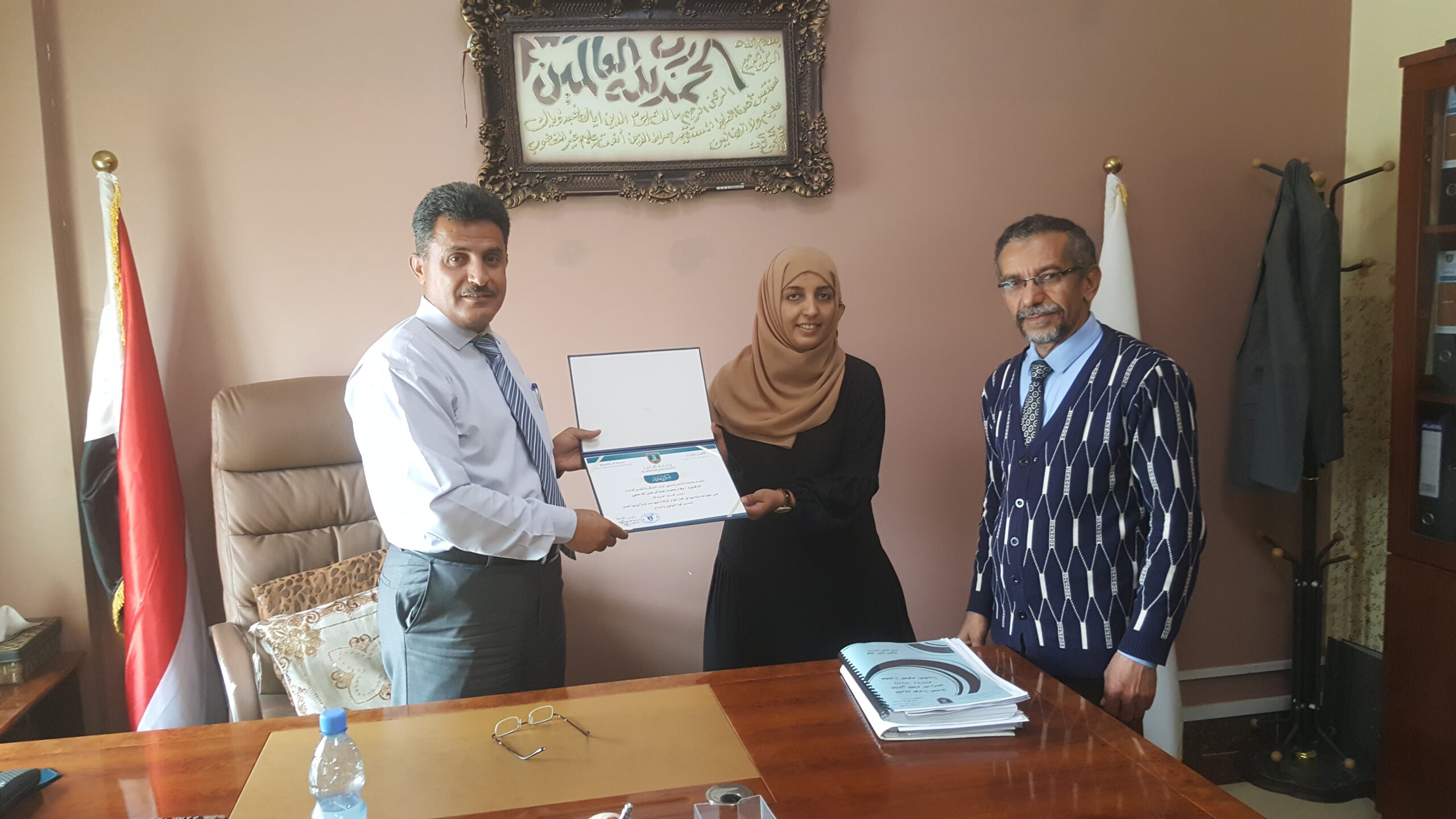 رئيس جامعة الناصر يكرم عميد كلية العلوم الطبية ورئيس قسم الصيدلة