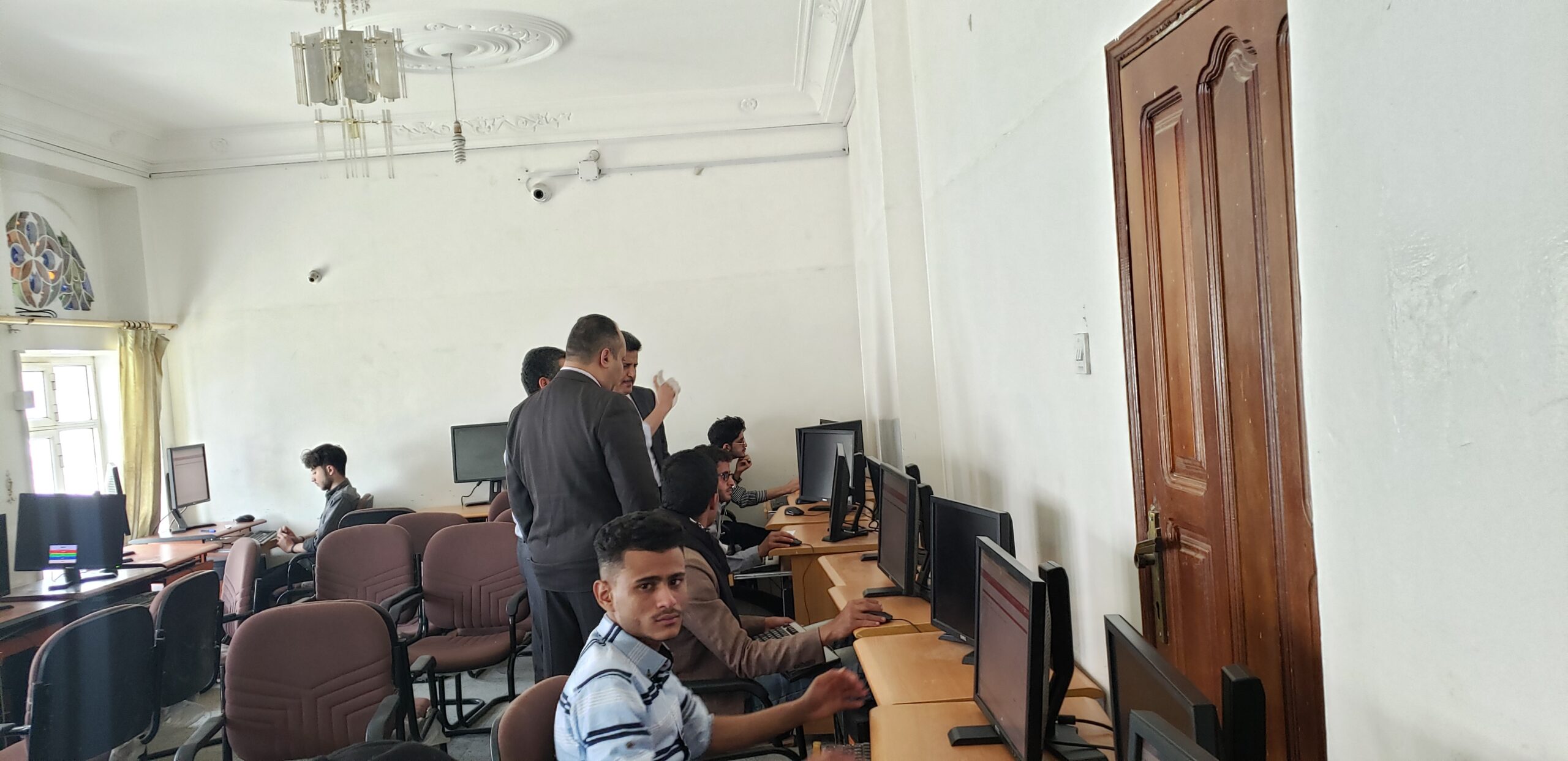 رئيس جامعة الناصر يتابع سير امتحانات آبتك المباشرة عبر الإنترنت بالجامعة