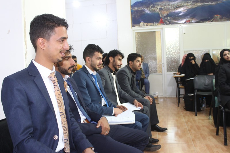 كلية العلوم الإدارية بجامعة الناصر تدشن الأسبوع العلمي الثامن لمناقشة أبحاث التخرج