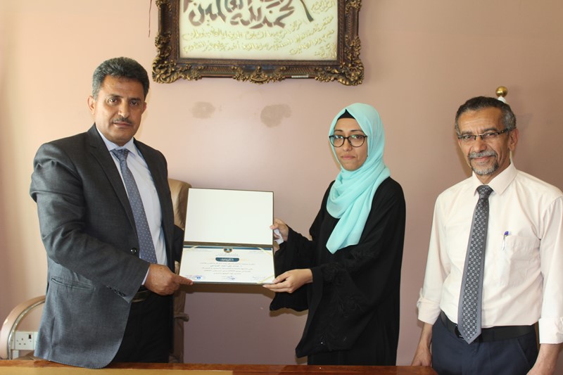 رئيس جامعة الناصر يكرم الموظفين الأكثر التزاماً للفترة من يونيو إلى أغسطس 2021