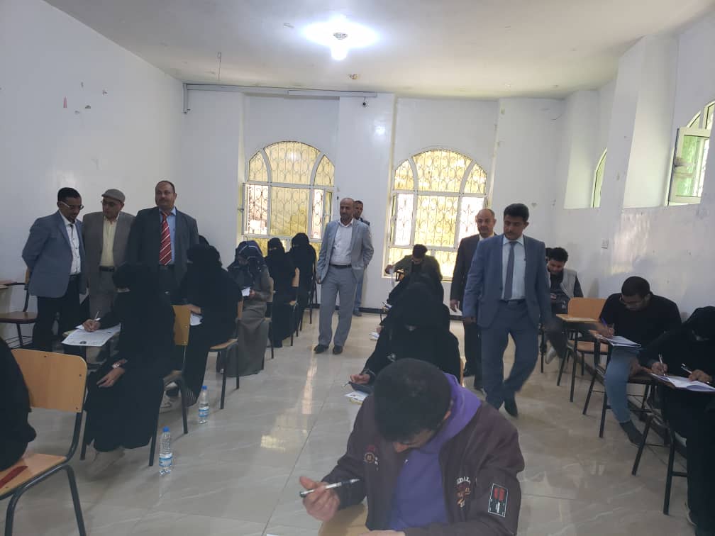امتحانات نهاية الفصل الثاني للعام الجامعي 2021-2022 تشهد جولة تفقدية من رئيس جامعة الناصر بكلية العلوم الإدارية والمالية. 
